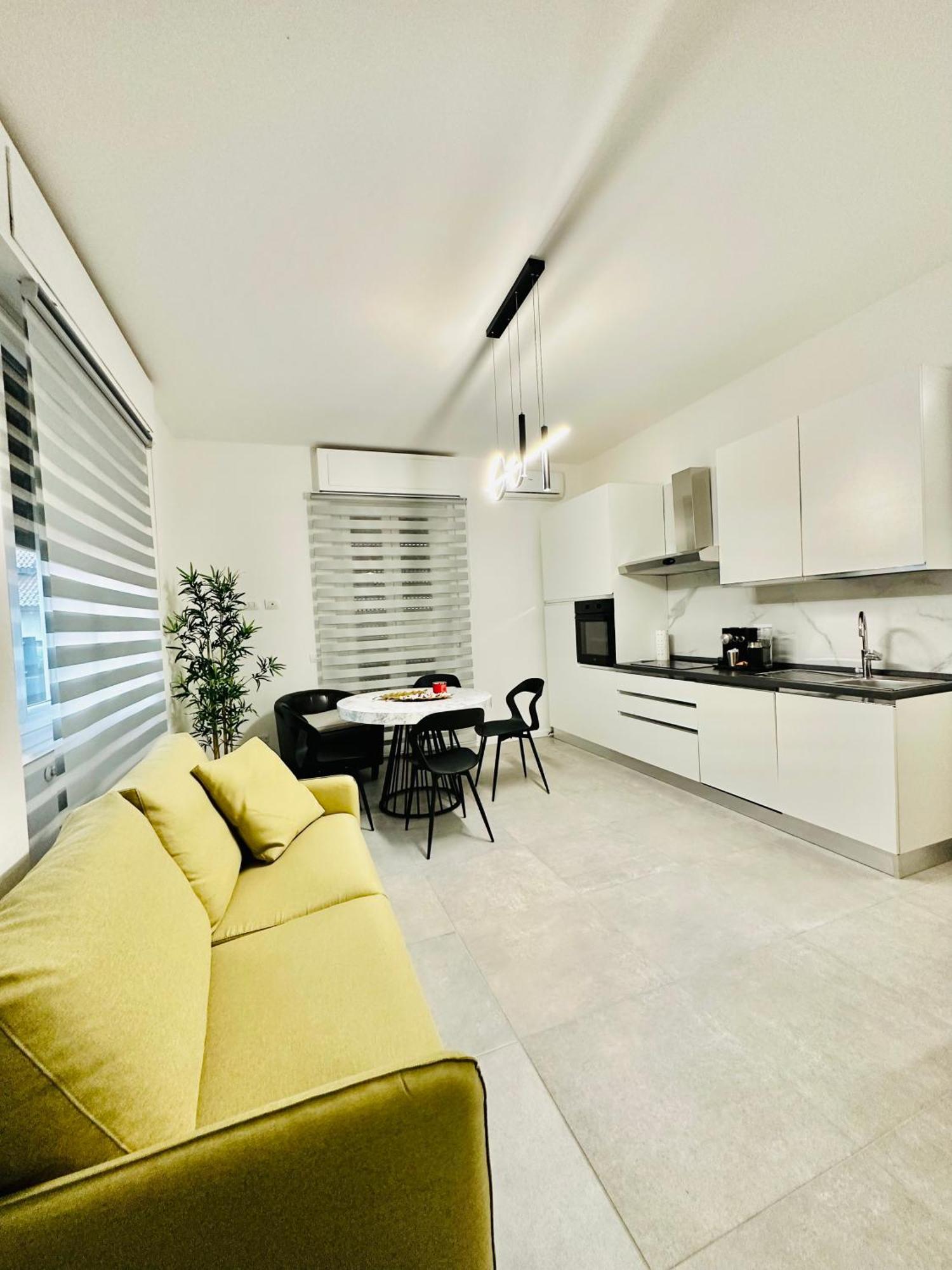Appartamento Dolce Vita - Free Parking Como Exterior foto