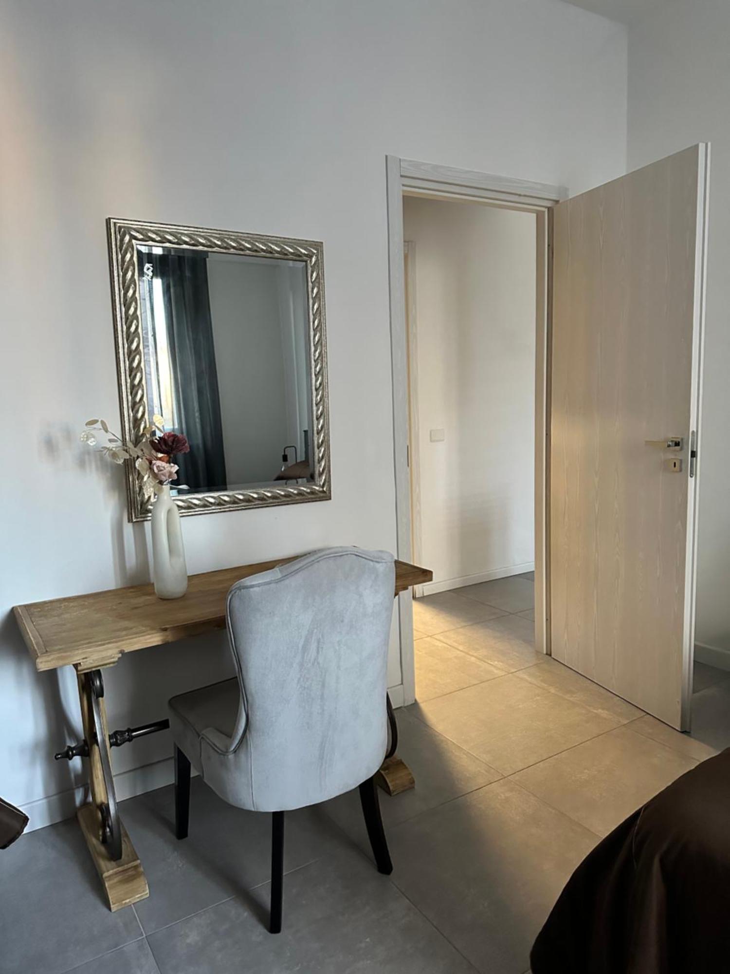 Appartamento Dolce Vita - Free Parking Como Exterior foto